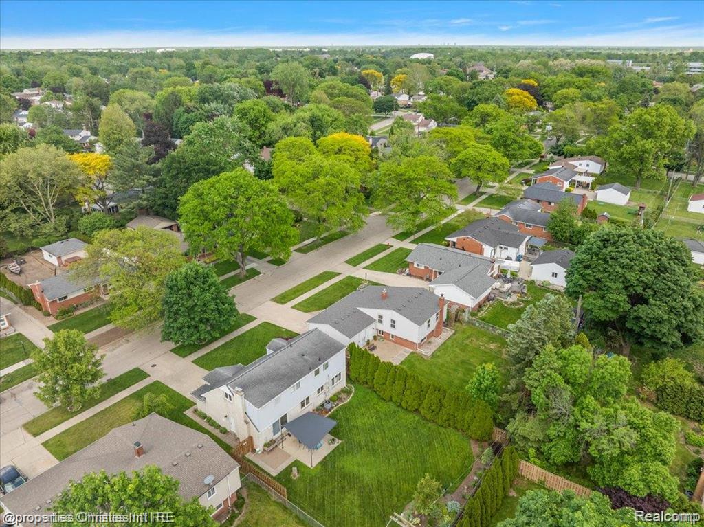 41231 GREENBRIAR Lane, Plymouth, MI 48170 — Photo 29