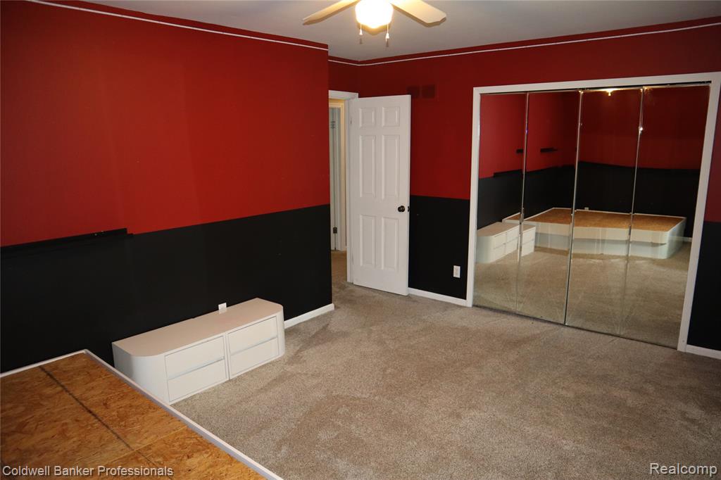 5435 S Sycamore Drive, Burton, MI 48509 — Photo 37