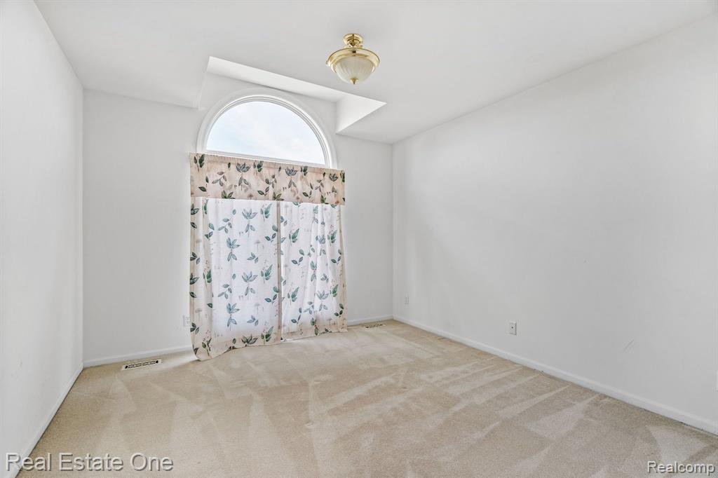 4458 HYCLIFFE Drive, Troy, MI 48098 — Photo 31