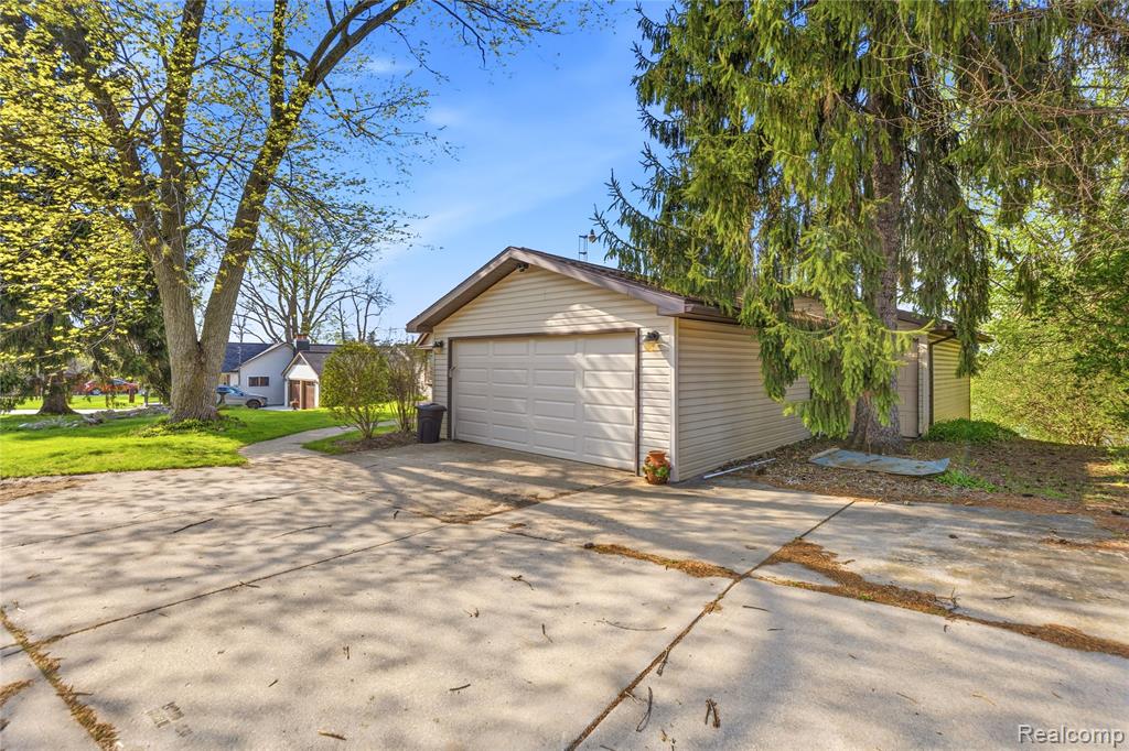 16280 Softwater Lake Drive, Linden, MI 48451 — Photo 41