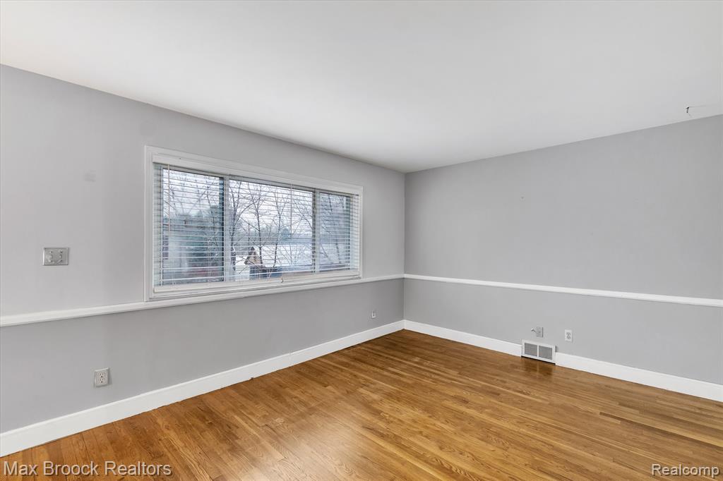 978 PANORAMA Drive, Milford, MI 48381 — Photo 19