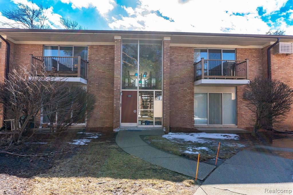 1205 ISLAND Drive, 201, Ann Arbor, MI 48105 — Photo 2