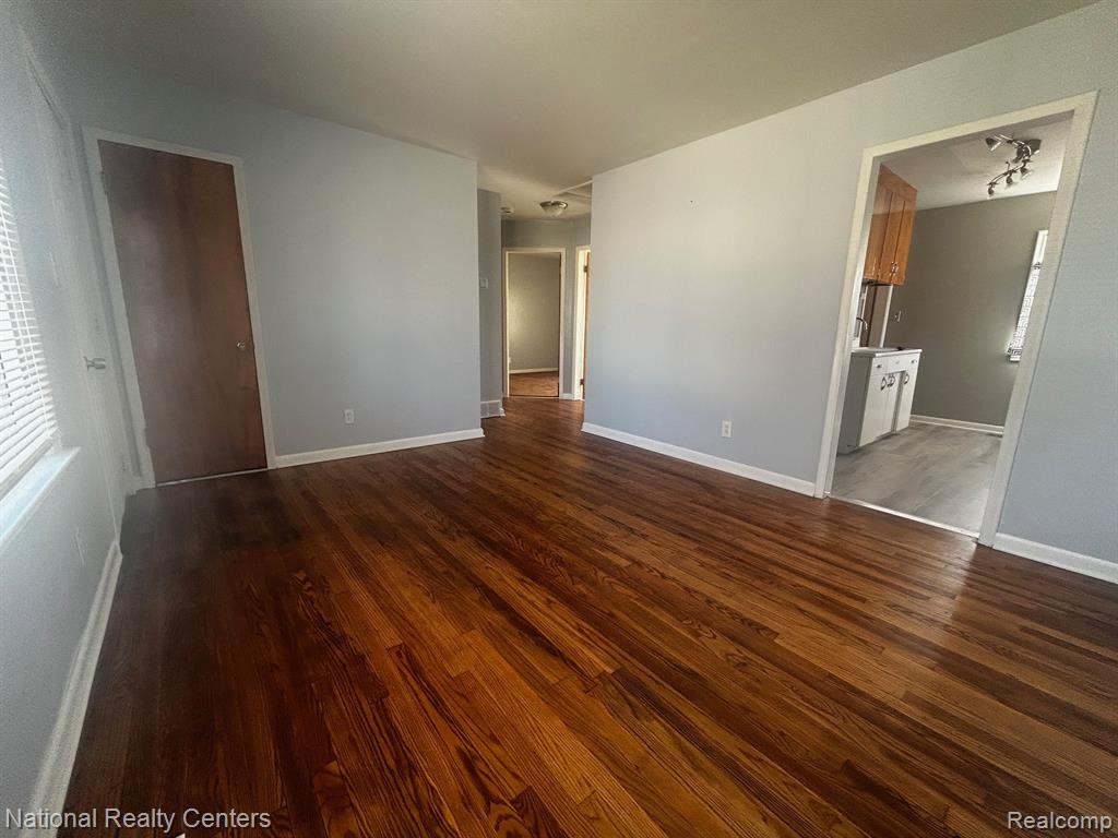 576 E BARRETT Avenue, Madison Heights, MI 48071 — Photo 8