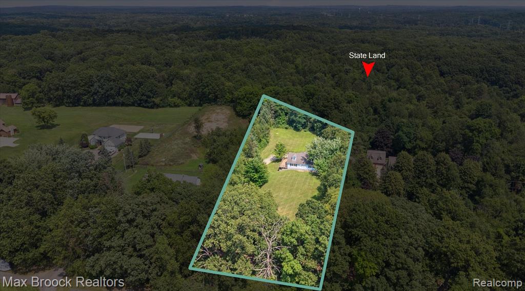7669 Pontiac Lake Road, White Lake, MI — Photo 2