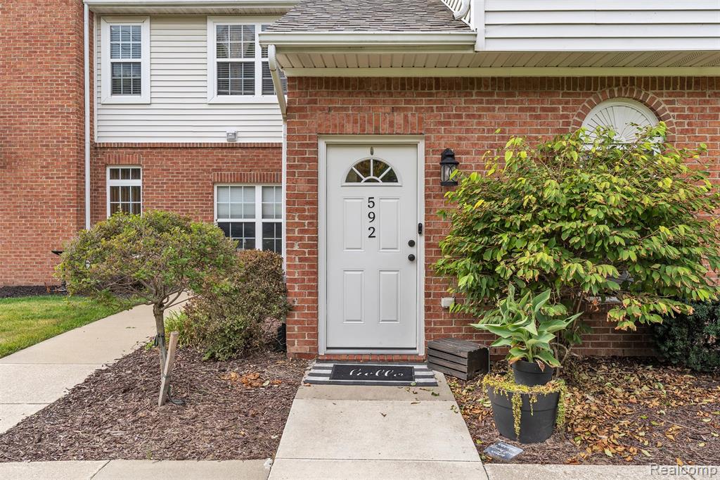 592 Olde English Circle, Howell, MI 48855 — Photo 2