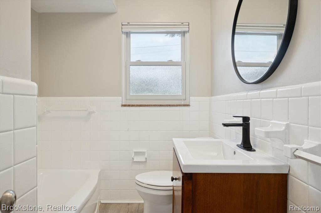 16951 Locherbie Avenue, Beverly Hills, MI 48025 — Photo 21