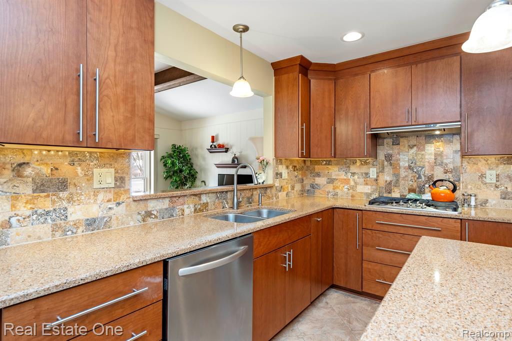16548 Winchester Drive, Northville, MI 48168 — Photo 10