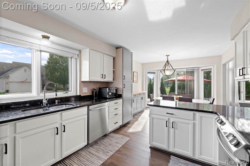 45339 Diamond Pond Drive, Macomb, MI 48044 — Photo 12