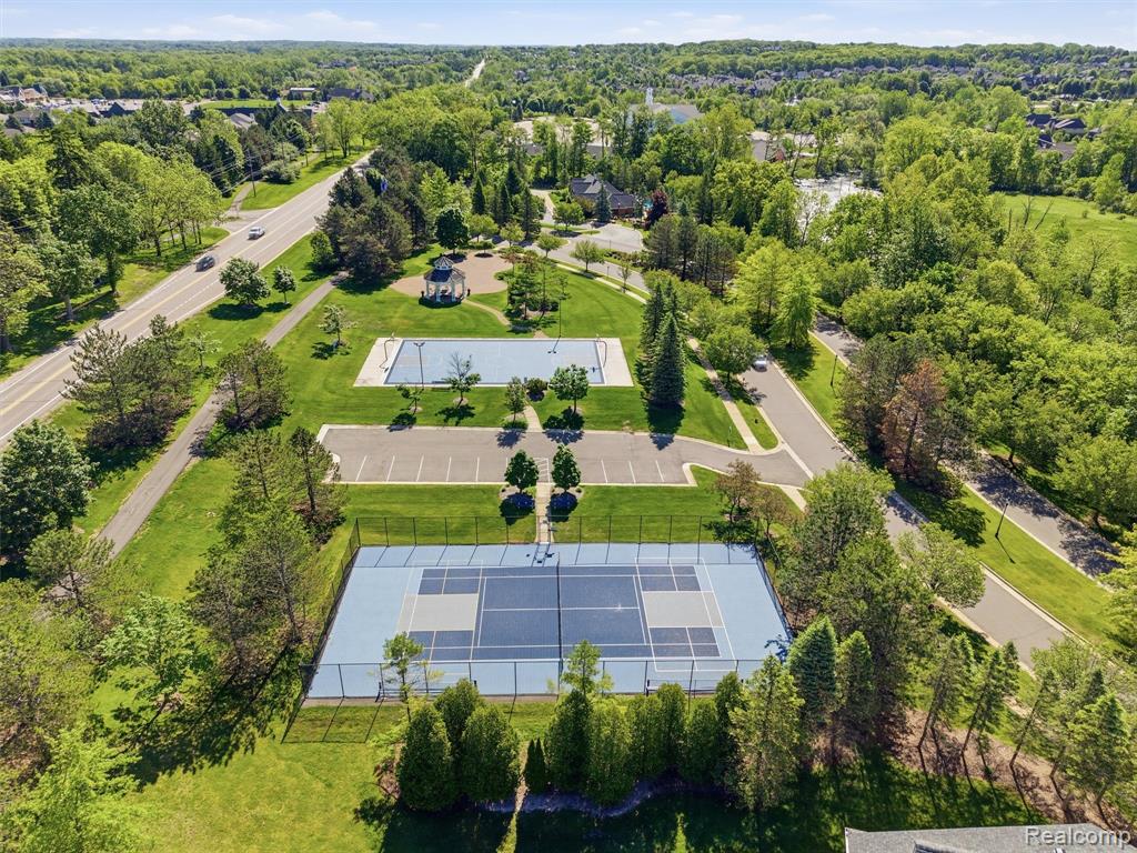 5454 Creekmonte Drive, Rochester, MI 48306 — Photo 65