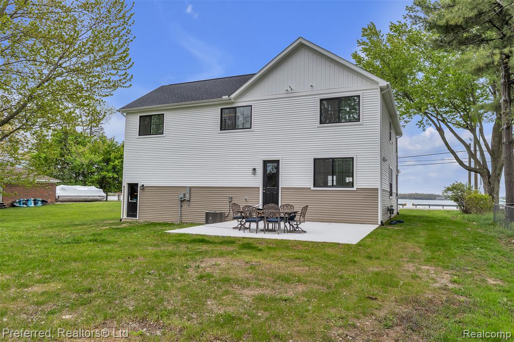 5264 Cooley Lake Road, Waterford, MI 48327 — Photo 54