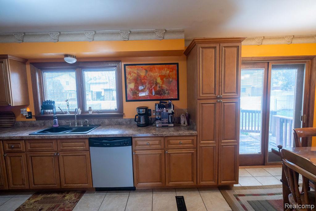 19495 Wherle Drive, Riverview, MI 48193 — Photo 14