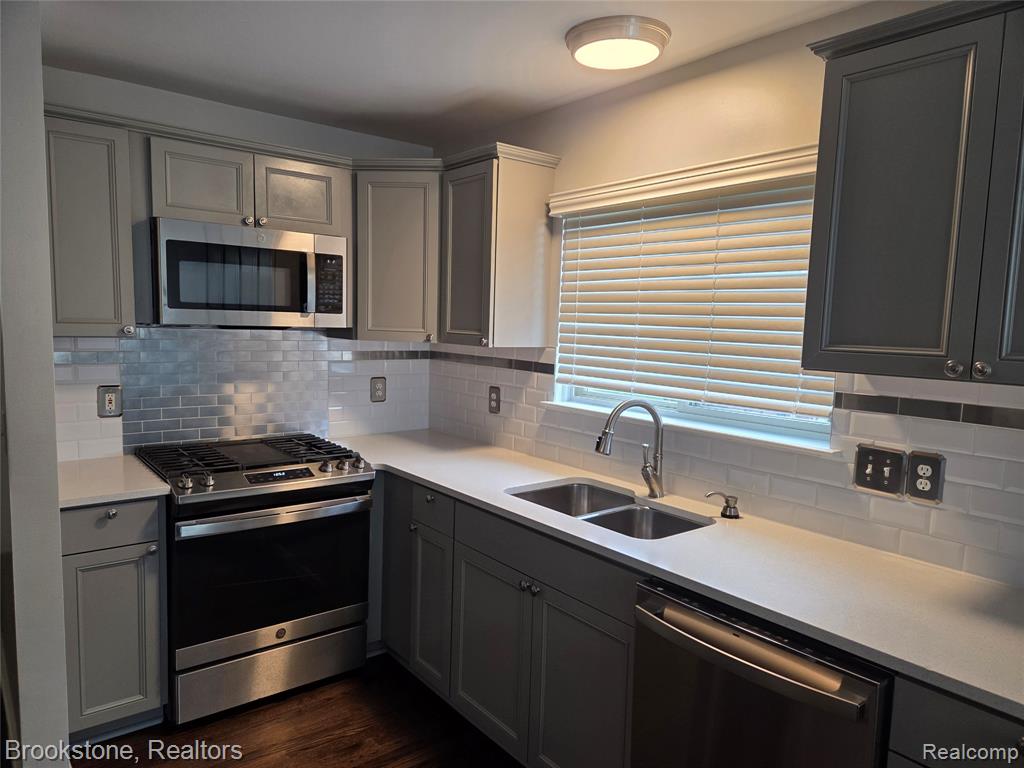 35484 Grant, New Baltimore, MI 48047 — Photo 17
