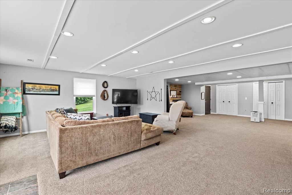 9327 Huron Park Drive, Brighton, MI 48116 — Photo 36