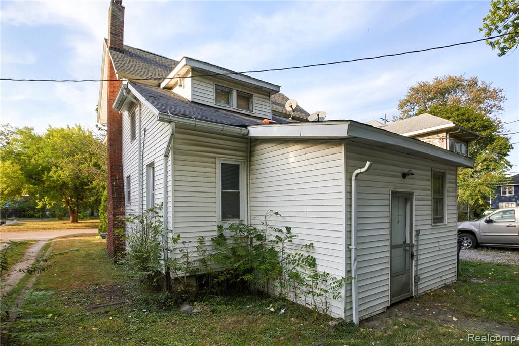 620 E 2ND Street, Flint, MI 48503 — Photo 7