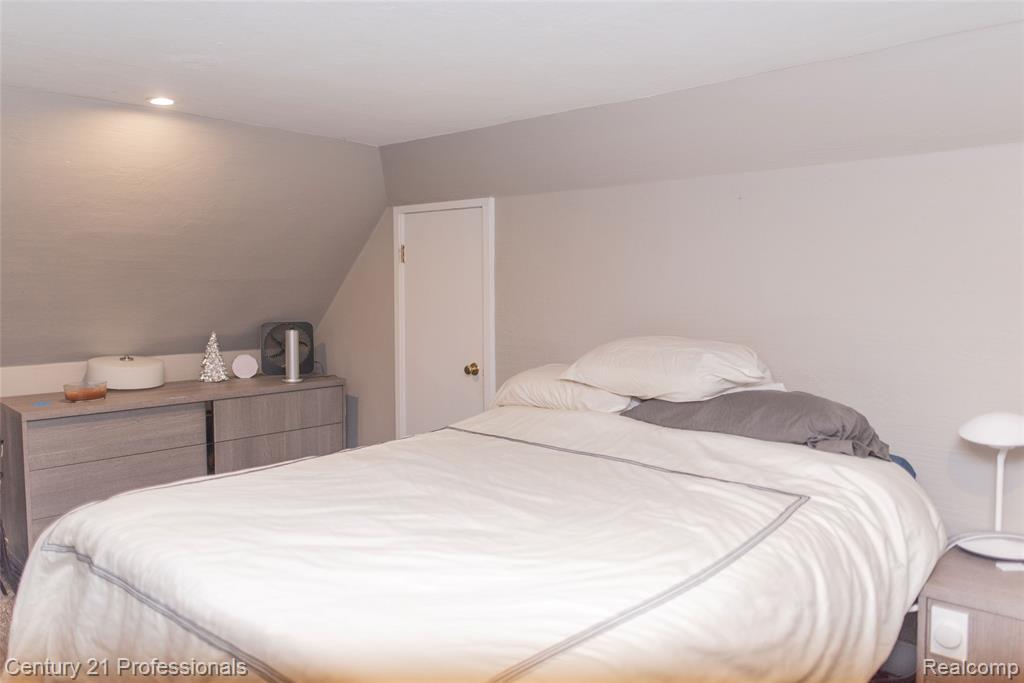 910 W Pine Tree Road W, Lake Orion, MI 48362 — Photo 18