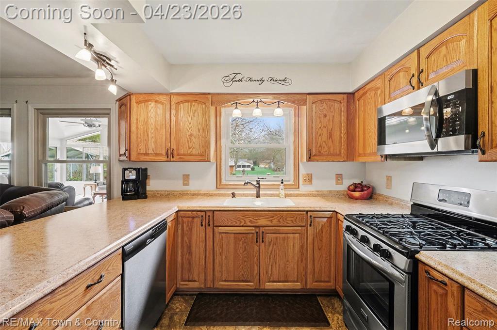 5163 Blossom Drive, Flushing, MI 48433 — Photo 8