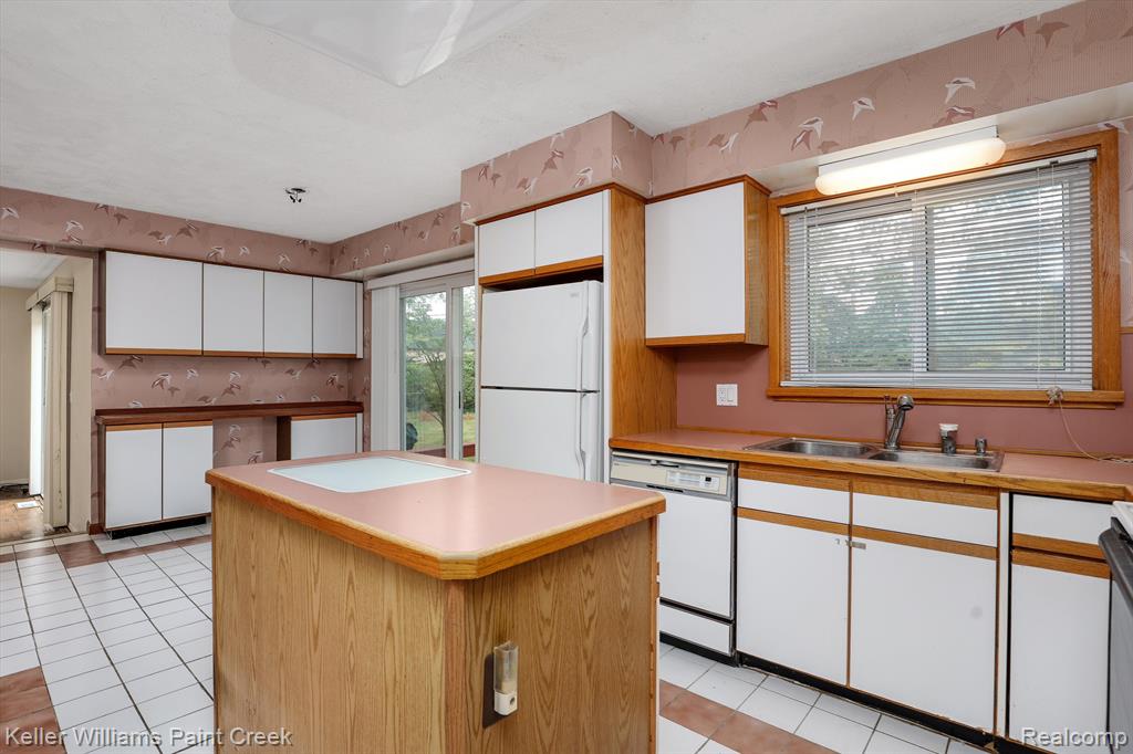 6748 LESLEE CREST Drive, West Bloomfield, MI — Photo 10