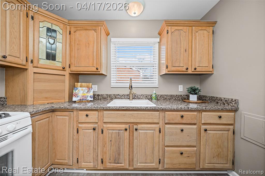 4656 Buckingham Drive, Warren, MI 48092 — Photo 11