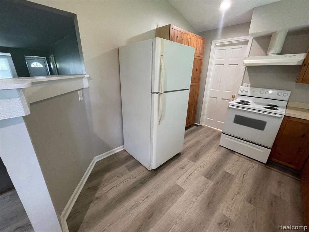 8438 ARLIS Street, Commerce Twp, MI 48382 — Photo 8