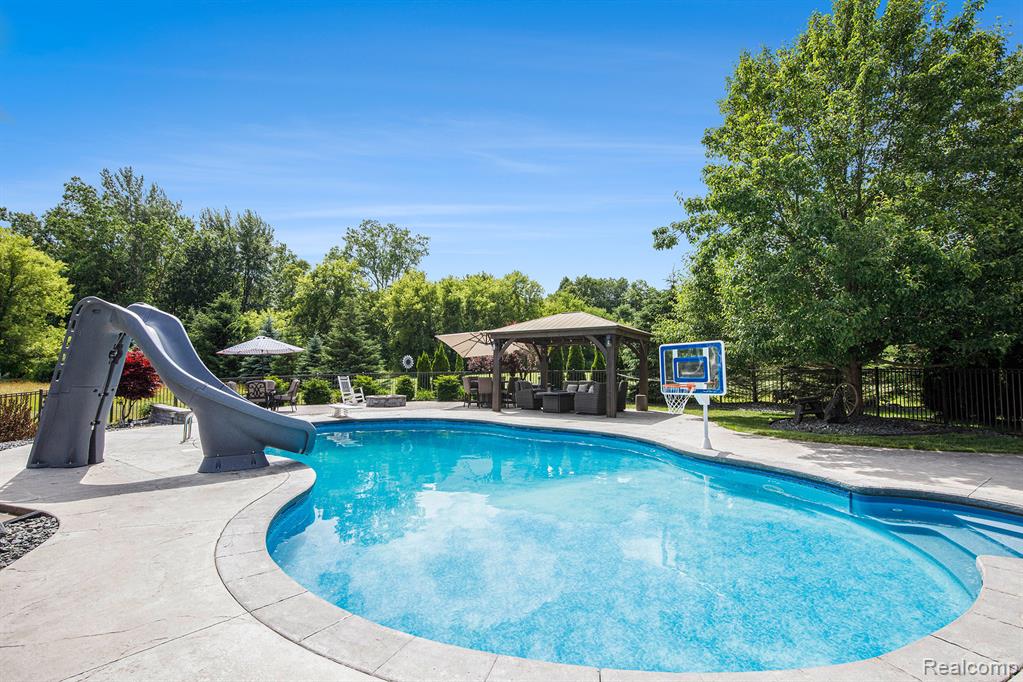 8670 Country Manor Drive, Bruce, MI 48065 — Photo 42
