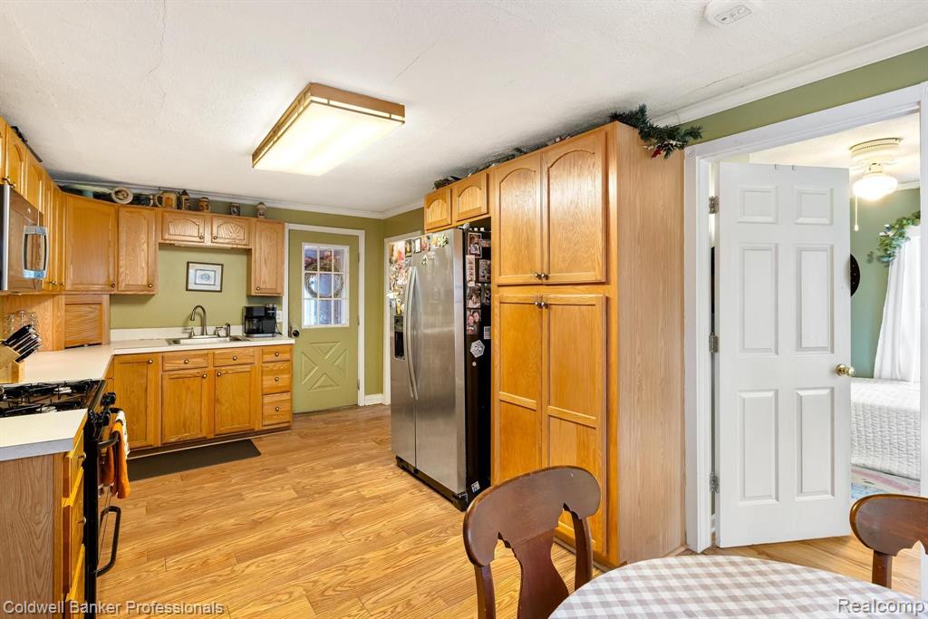 407 OAKLAND Street, Holly, MI 48442 — Photo 8