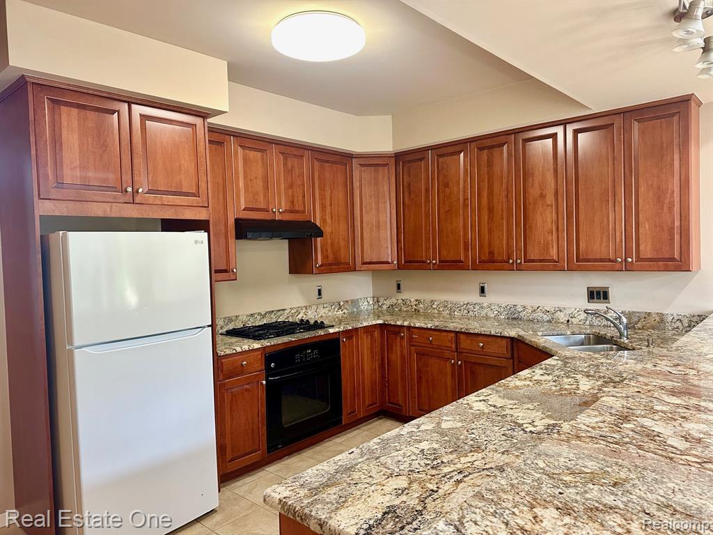 969 Grand Vista Court, Troy, MI 48085 — Photo 4