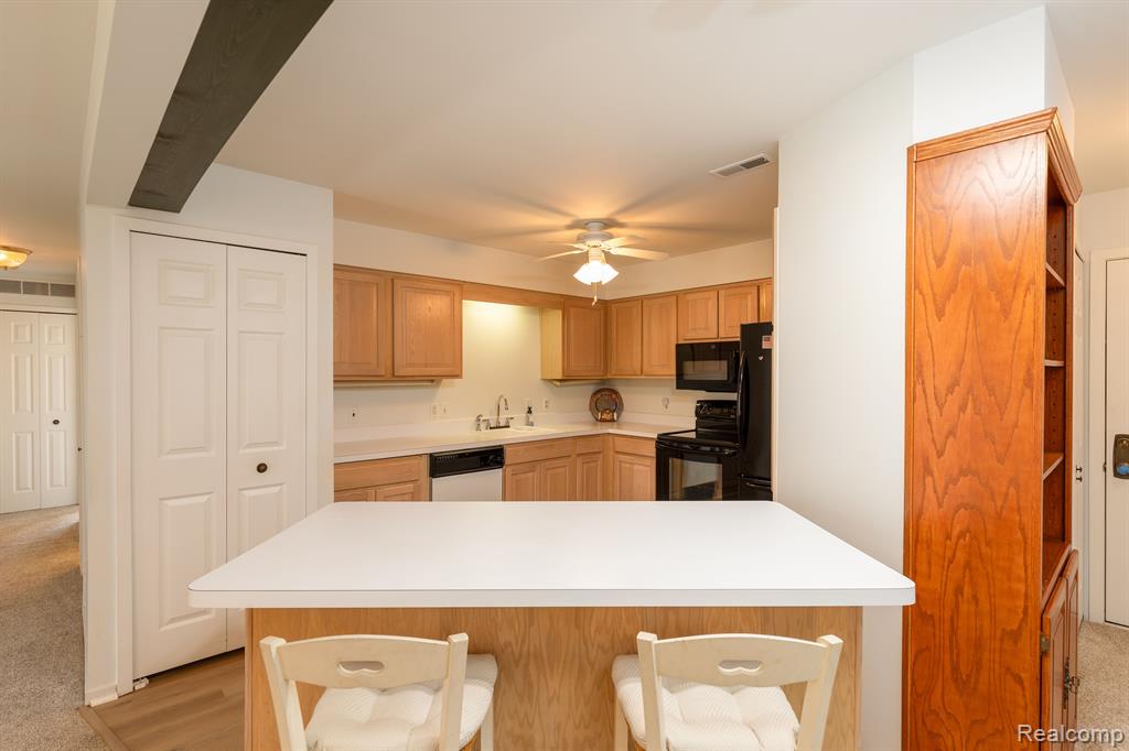 8187 GRAYS Drive, B3, Grosse Ile, MI 48138 — Photo 5