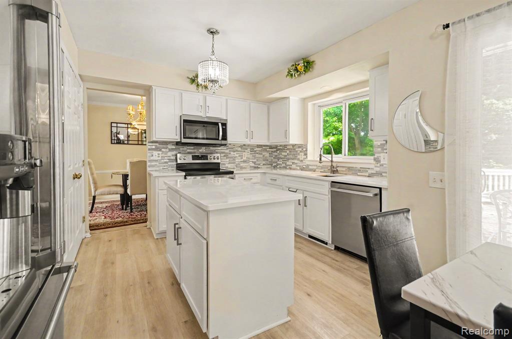 425 Thornridge Court, Rochester Hills, MI 48307 — Photo 8