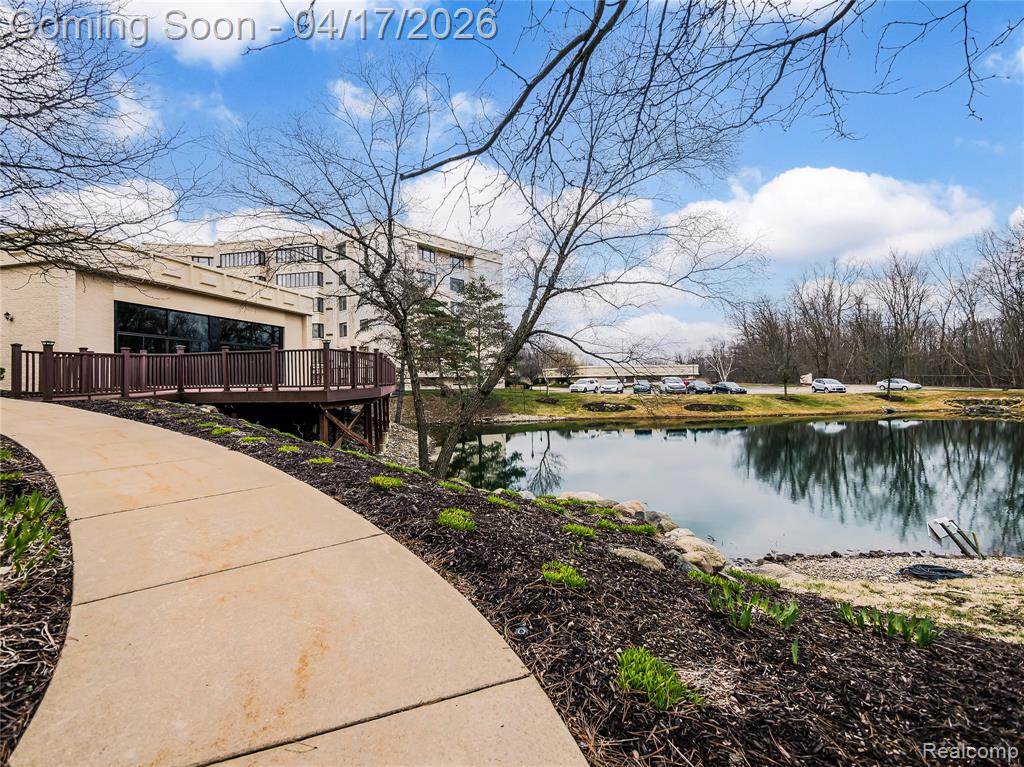 43000 12 Oaks Crescent Drive, 5022, Novi, MI 48377 — Photo 32