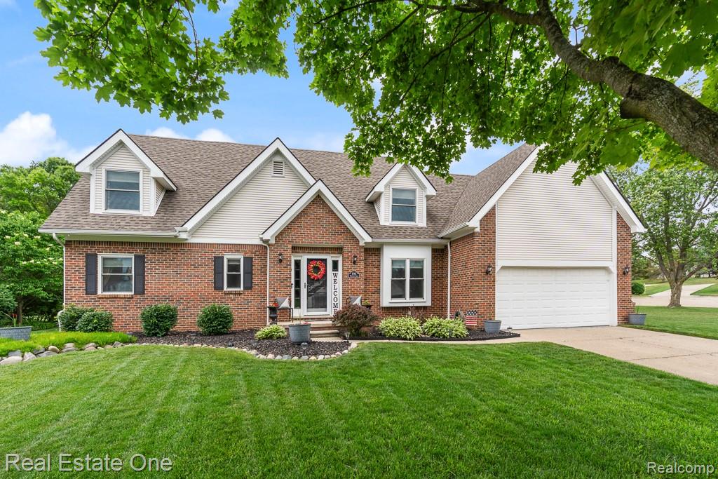 1043 Ridgeview Circle, Lake Orion, MI 48362 — front exterior