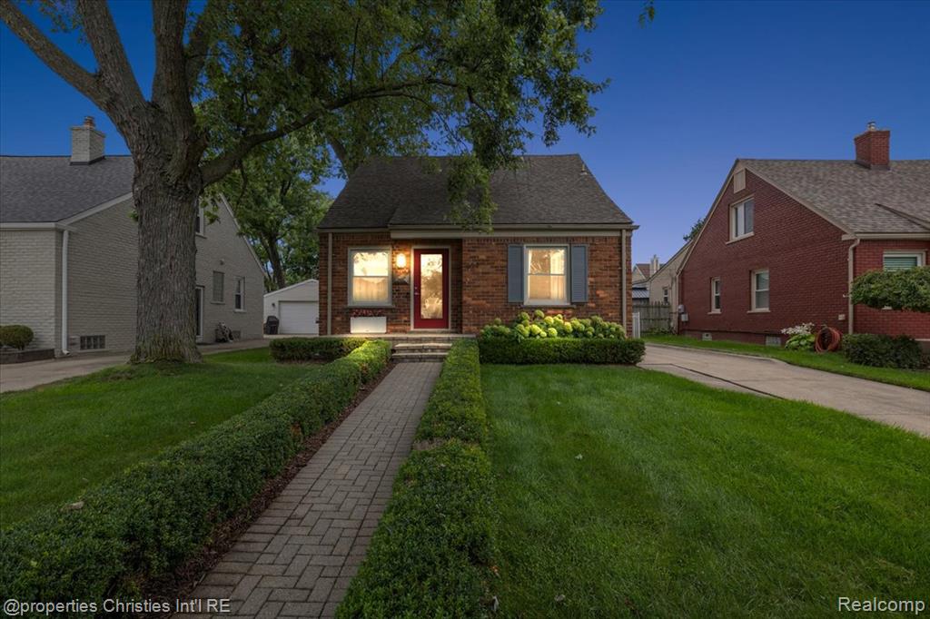 559 E Southlawn Boulevard, Birmingham, MI 48009 — Photo 2