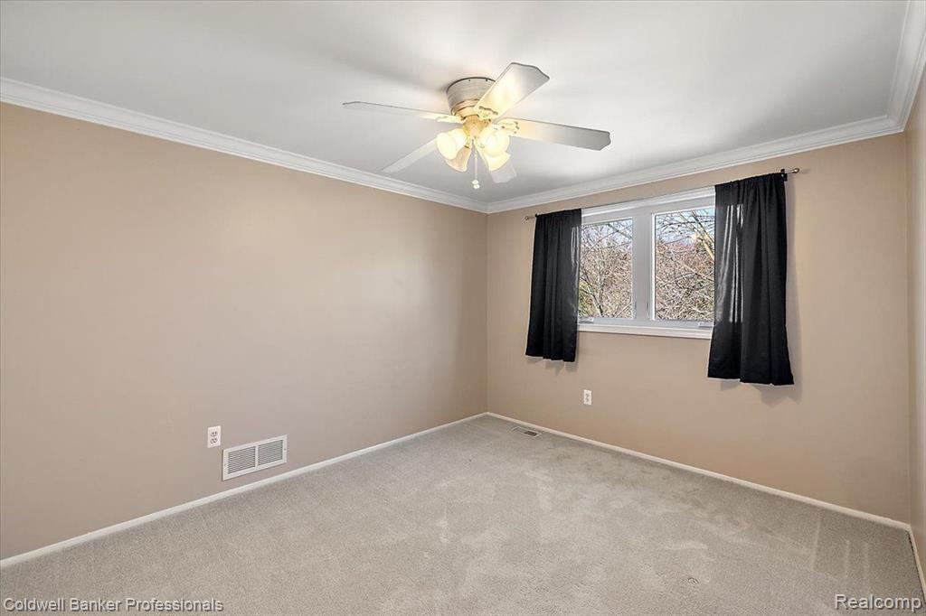 9485 BAYWOOD Drive, Plymouth, MI 48170 — Photo 32