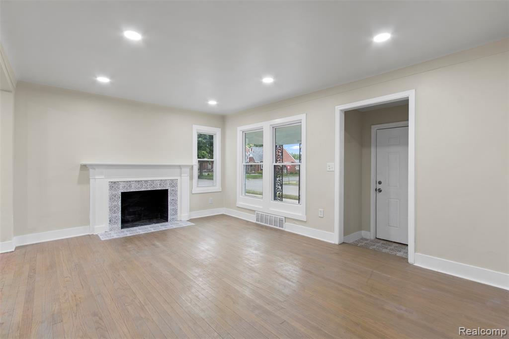 18614 Griggs Street - Photo 2