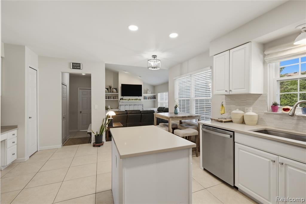 46604 Aarons Way, Canton, MI 48188 — Photo 16