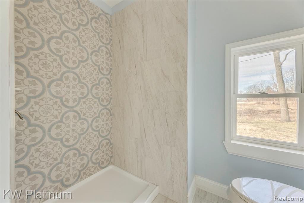 2819 Ravenswood Road, Port Huron, MI 48060 — Photo 19