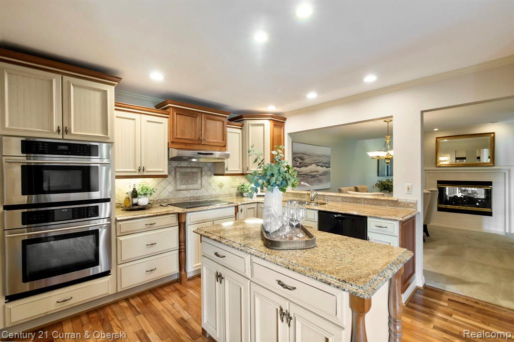 18215 Blue Heron Drive W, Northville, MI 48168 — Photo 9