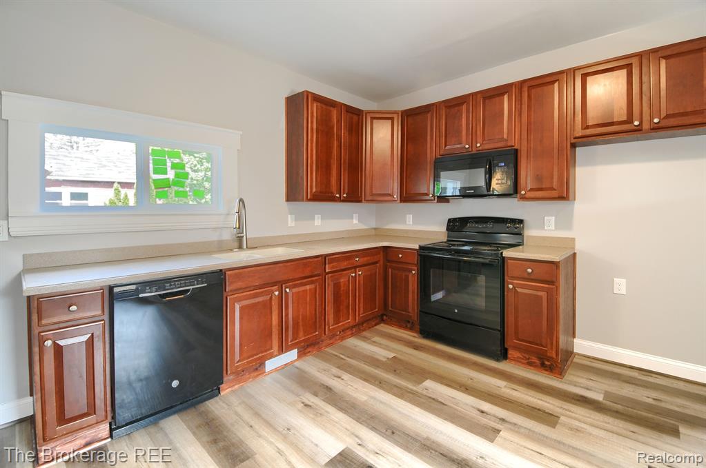 11 1ST Street, Oxford, MI 48371 — Photo 19