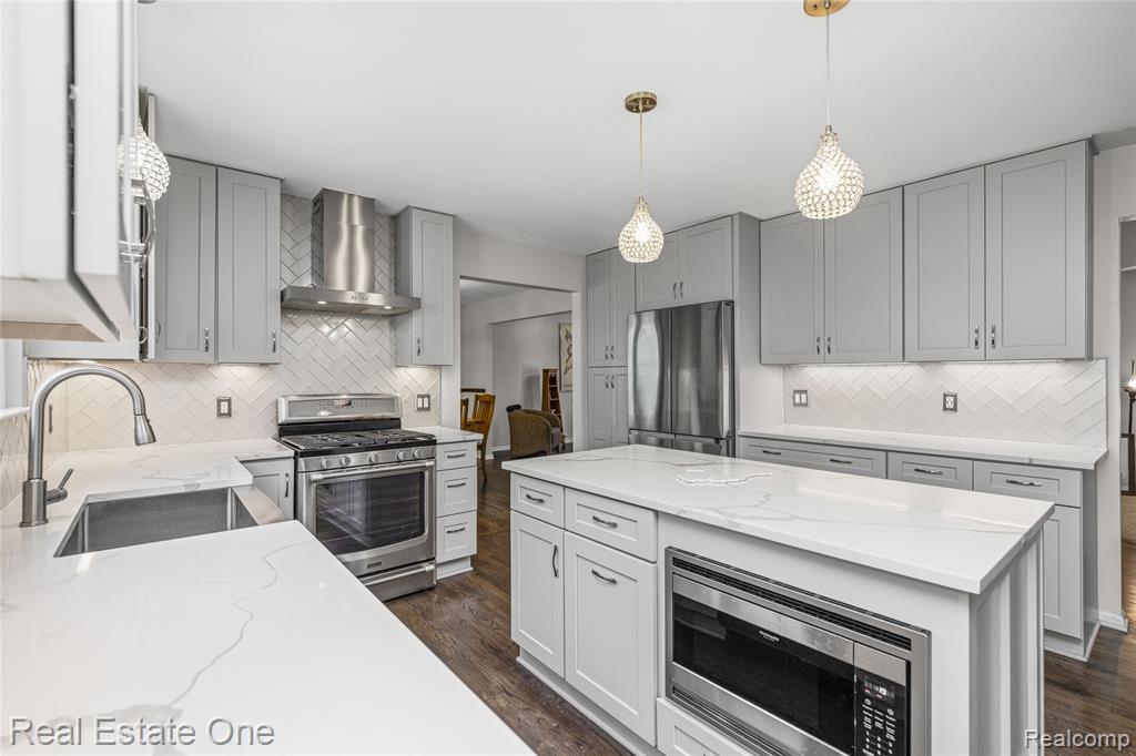 7570 Greenway Lane, West Bloomfield, MI 48324 — Photo 24
