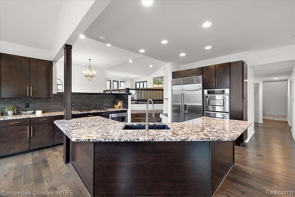 1194 EAGLE NEST CT, Milford, MI 48381 — Photo 2