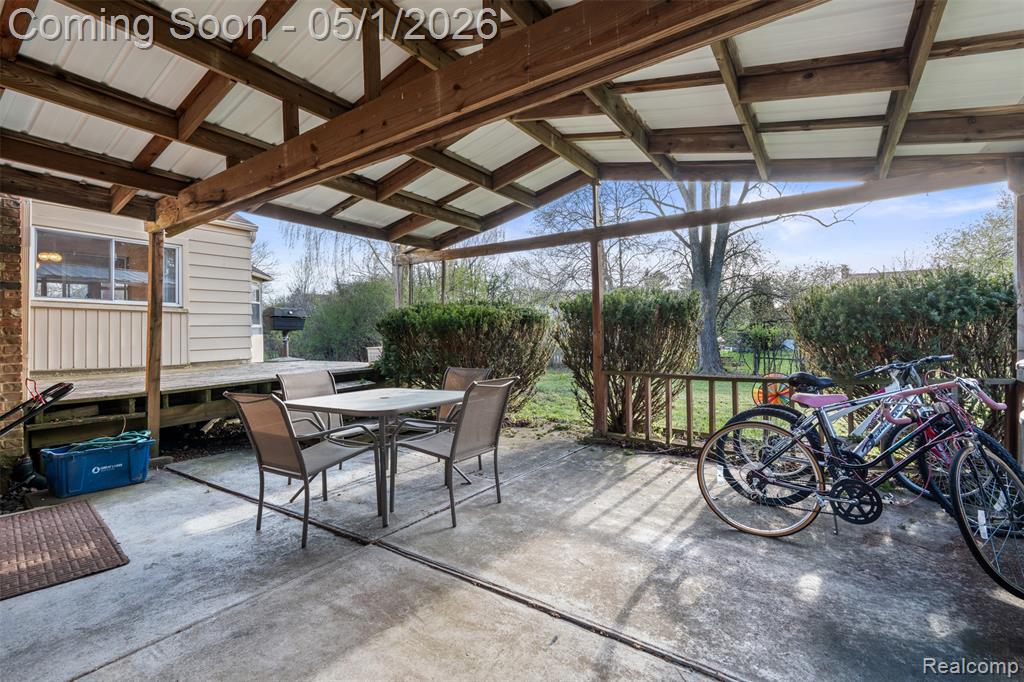 5686 Stratford Drive, West Bloomfield, MI — Photo 39