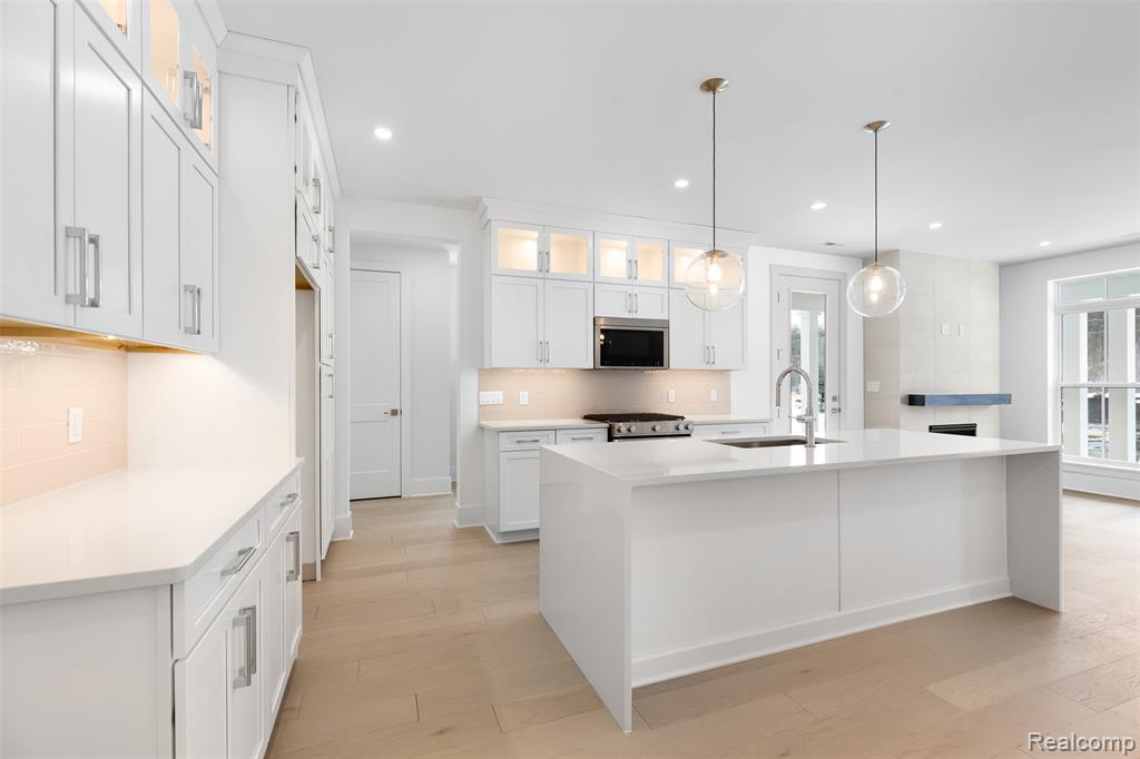 106 Apaloosa, Northville, MI, 48167