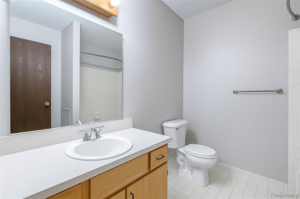 7590 MANOR Circle, Westland, MI — Photo 19
