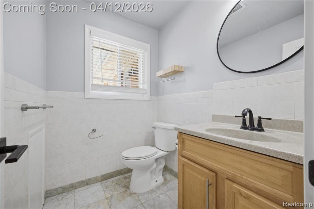 2455 Ivanhoe Drive, West Bloomfield, MI 48324 — Photo 30