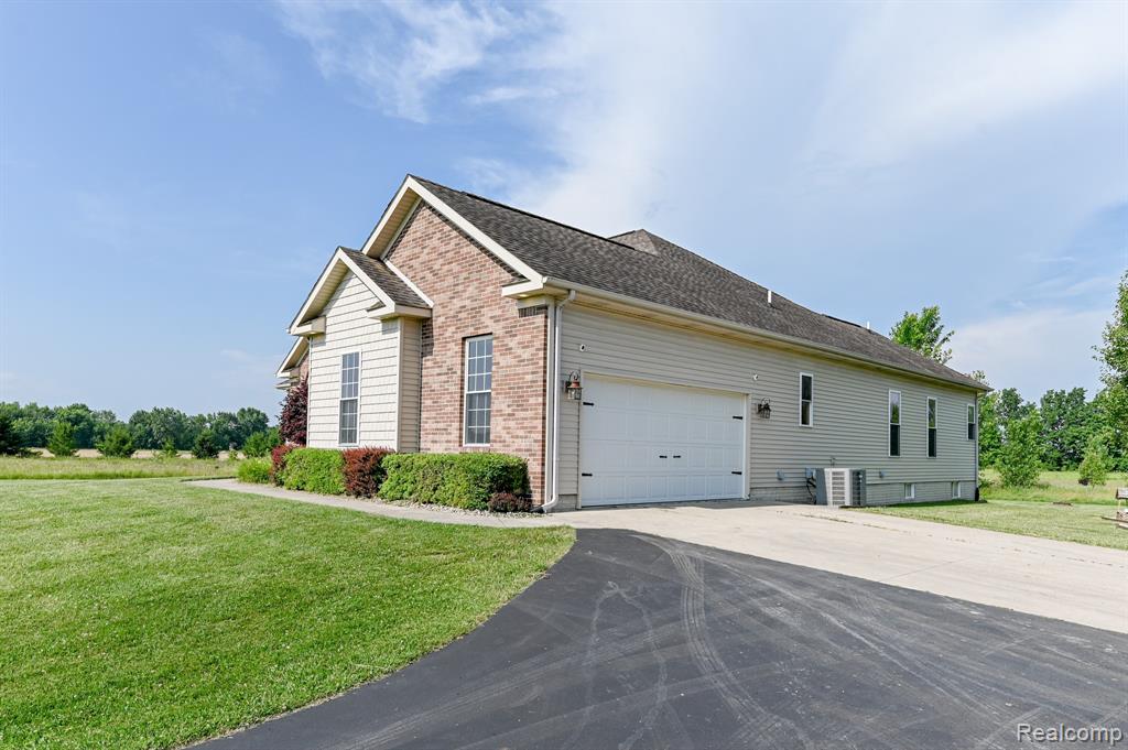 7396 Elms Road, Swartz Creek, MI 48473 — Photo 4