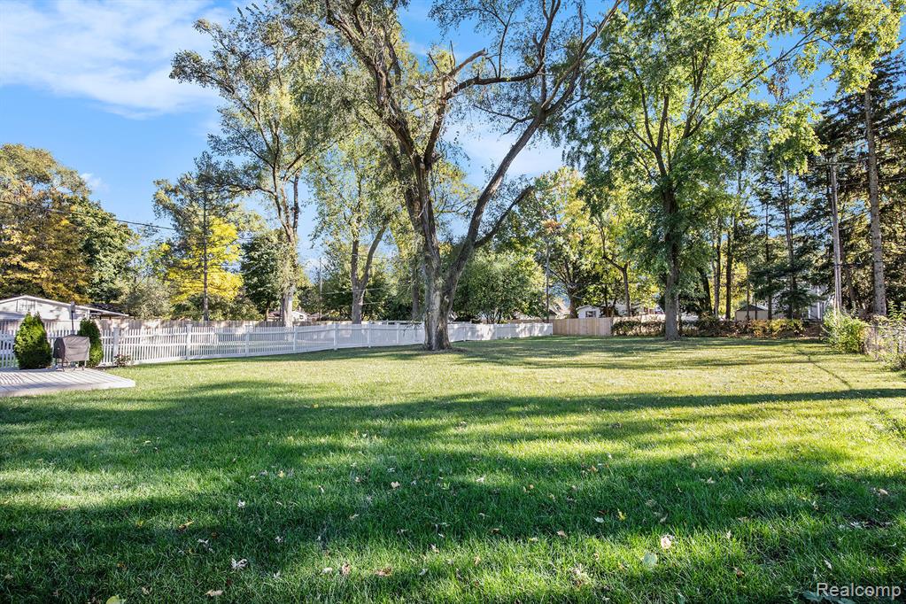 42071 Lindsay Drive, Plymouth, MI 48170 — Photo 29