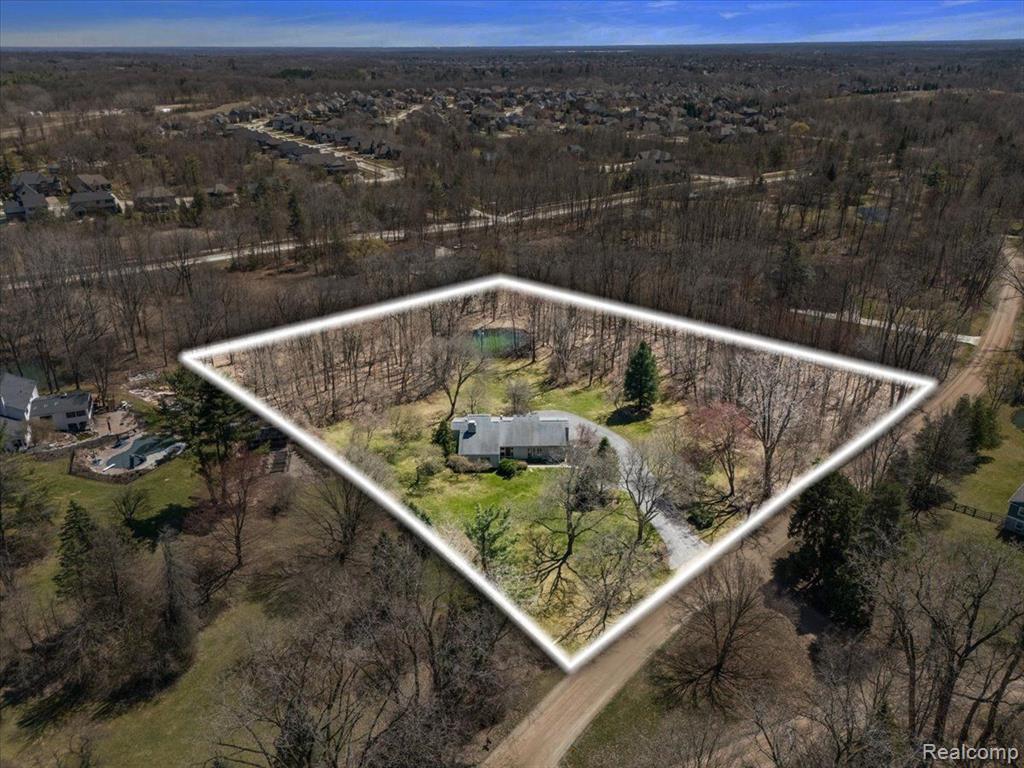6145 BLUE BEECH Road, Rochester Hills, MI 48306 — Photo 8