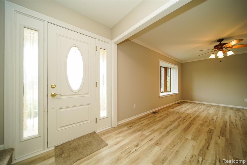 51784 Julies Drive, Clinton Twp, MI 48047 — Photo 11