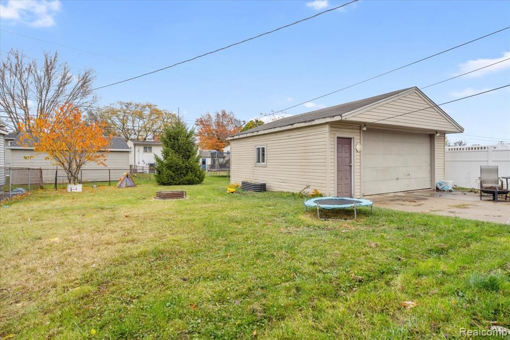 23512 Huron River Drive, Rockwood, MI — Photo 15