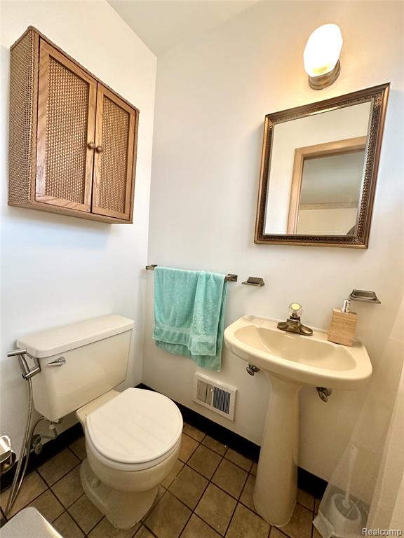 6644 Cronin Drive, Dearborn Heights, MI 48127 — Photo 16