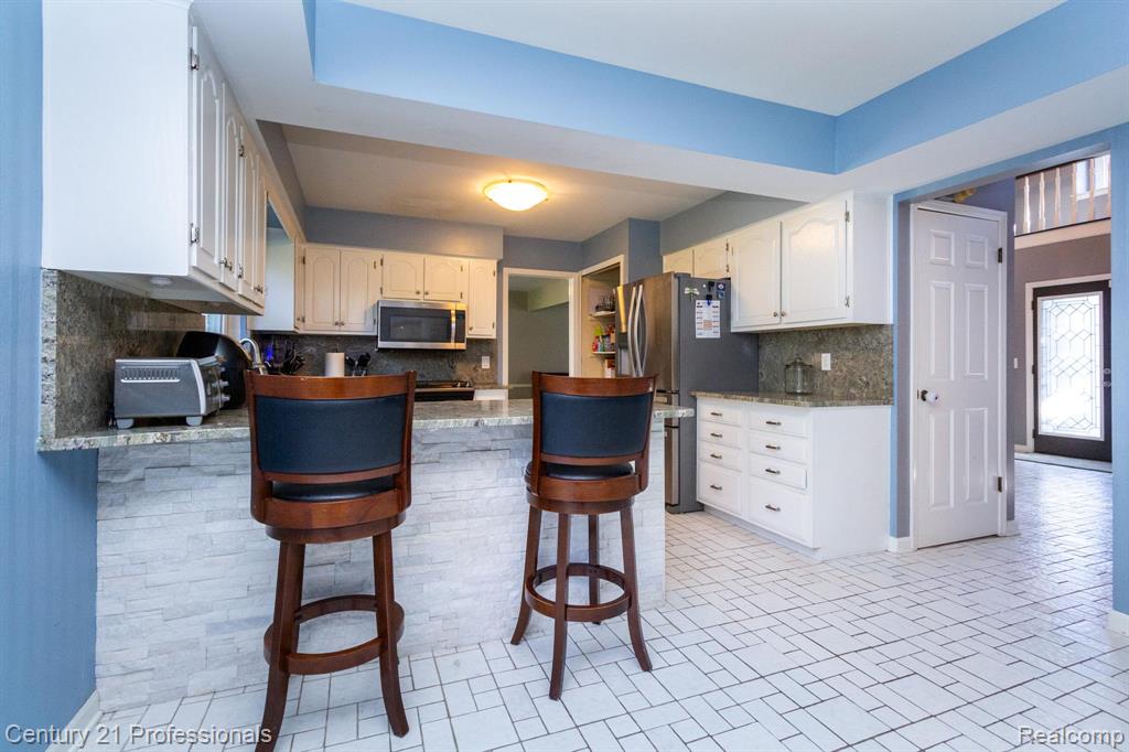 9418 Oakmont Drive, Grand Blanc, MI 48439 — Photo 15